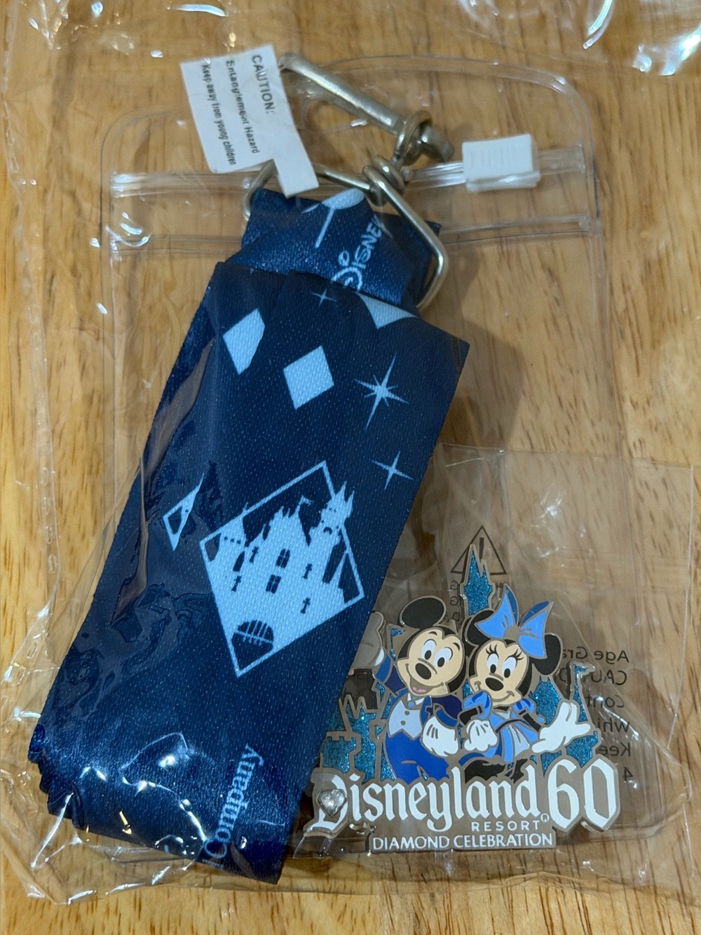 NEW DISNEYLAND RESORT DIAMOND CELEBRATION 60th ANNIVERSARY LANYARD & PIN SET